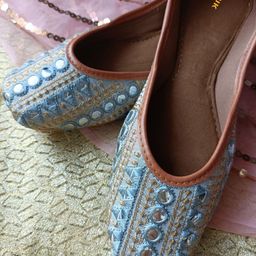 Anouk Women Embellished Ethnic Mojaris with Embroidered Flats-13