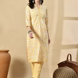 HERE&NOW Floral Printed Sequnnied V-Neck Straight Kurta With Trousers-57