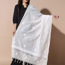 Fashionable Chikan Handikraft Ethnic Motifs Embroidered Dupatta with Chikankari-picture-18