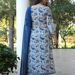 7Threads Women Ethnic Motifs Printed Regular Kurta with Trousers & With Dupatta image 2