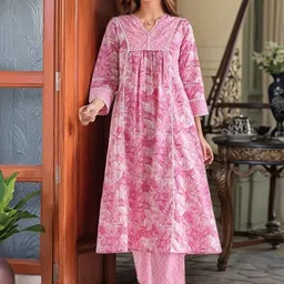 DIVASTRI Women Floral Printed Regular Kurti with Trousers-picture-10