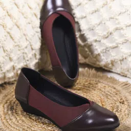 Try Me Women Colourblocked Wedge Pumps-11