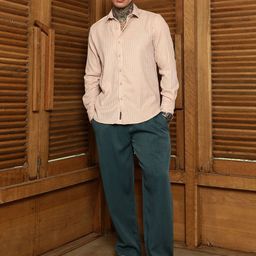 Campus Sutra Men Comfort Fit Textured Spread Collar Casual Shirt-picture-30