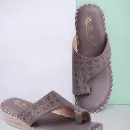 BIG BIRD Printed Comfort Mules-24