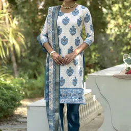ZIRVI Women Floral Printed Regular Pure Cotton Kurta with Trousers & With Dupatta-32
