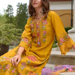 Women Pure Silk Kurta Pant Dupatta Set-image-92