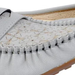 saanvishubh Women Textured Slip-On Sneakers-40