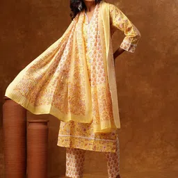 Anouk Women Floral Printed V-Neck Pure Cotton Kurta with Trousers & With Dupatta-37