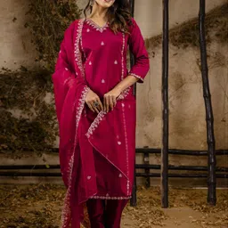 VredeVogelZari Embroidered V-Neck Straight Kurta With Trouser And Dupatta-picture-29
