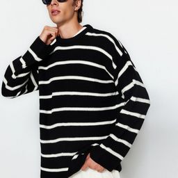 Trendyol Unisex Striped V-Neck Pockets T-shirt-image-77