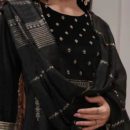 Vishudh Women Ethnic Motifs Embroidered Regular Sequinned Kurta with Trousers & With Dupatta image 3
