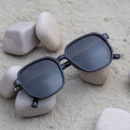 Ted Smith Unisex Square Sunglasses with Polarised and UV Protected Lens SUN-HECTOR_SBLK-image-96