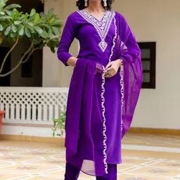 Navlik Women Embroidered Regular Thread Work Kurta with Trousers & With Dupatta image 3