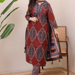 KAMODIAZ Floral Printed Notch Neck Pure Cotton Straight Kurta With Trousers & Dupatta-picture-29