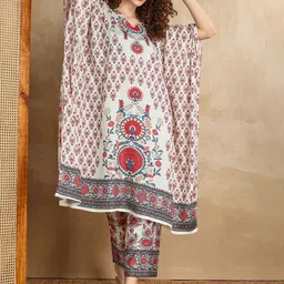 LABEL AARNA Printed V-Neck Top With Trousers Co-Ords-image-49