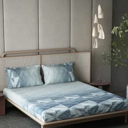 DDecor Blue & White Geometric Printed 210 TC Cotton King Bedsheet Set 2.74 m x 2.74 m-picture-49