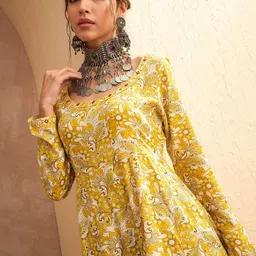 Shae by SASSAFRAS Floral Printed Mirror Work A-Line Kurta with Trouser image 3
