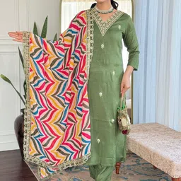 NIZA FASHION Women Embroidered Kurta & Trousers Kurta Sets With Dupatta-23