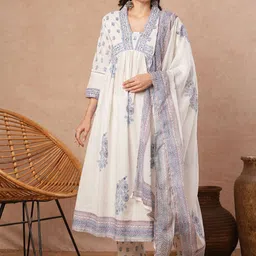 FASHOR Women Floral Printed Pleated Thread Work Pure Cotton Kurta with Trousers & Dupatta-16