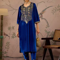 Shae by SASSAFRAS Floral Embroidered Velvet Kurta with Trouser-image-20