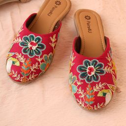 Pairs4U Women Embroidered Mojaris Flats-image-20
