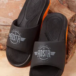 The Roadster Lifestyle Co Men Graphic Printed Sliders-8