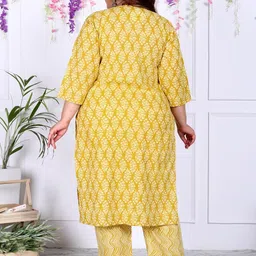 Swasti Plus Size Floral Printed Regular Sequinned Pure Cotton Kurta with Trouser & Dupatta image 3