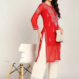 VAHSON Floral Embroidered Chikankari Kurta image 4