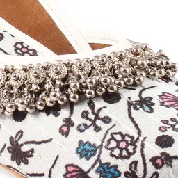 Apratim Printed Embellished Ethnic Mojaris image 4