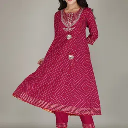PARTHVI Bandhani Printed Regular Thread Work Kurta with Trousers & Dupatta image 2