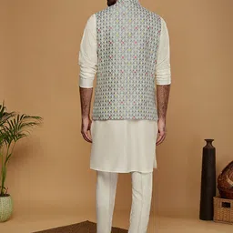 KISAH Mandarin Collar Long Sleeves Regular Kurta With Pyjamas & Nehru jacket image 5
