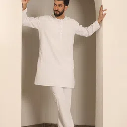 Armaan Ethnic Embroidered Regular Thread Work Kurta with Pyjamas image 4