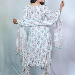 7Threads Ethnic Motifs Printed Straight Kurta With Trousers & Dupatta image 5