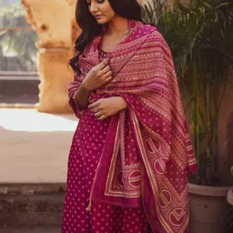 KARAJ JAIPUR Geometric Printed Regular Sequinned Kurta With Trousers & Dupatta image 5