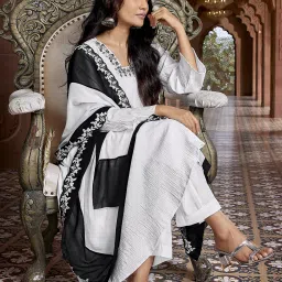Women Chanderi Kurta Pant Dupatta Set-picture-24