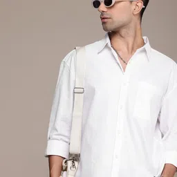 Roadster Self Design Textured Spread Collar Relaxed Fit Casual Shirt With Curved Hemline-picture-31