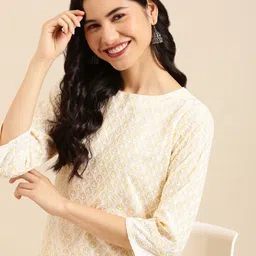 SHOWOFF Women Yellow Embroidered Thread Work Kurta-image-95
