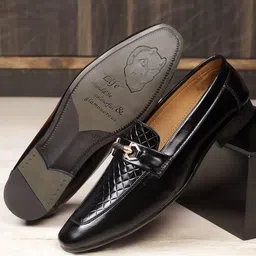 INVICTUS Men Textured Buckle Detailed Formal Loafers-picture-12
