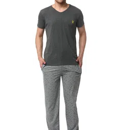 VIMAL JONNEY Men Charcoal Grey & Black Solid Night Suit-image-48