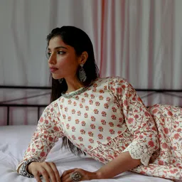 anayna Women White & Pink Printed Kurta with Trousers-picture-27