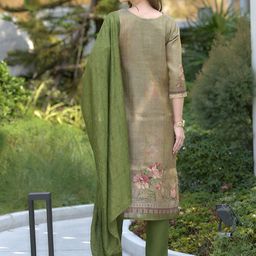 SHREE LAXMINARAYAN EXPORT Floral Printed Kurta With Trousers & Dupatta image 4