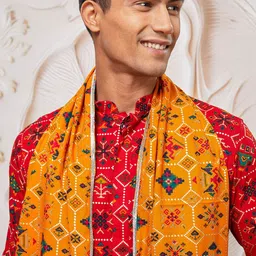 VASTRAMAY Men Printed Regular Kurta with Pyjamas & With Dupatta image 2