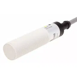 RS PRO Proximity Sensor Capacitive Barrel-Style M18x1 5 mm PNP 10-30 V DC IP67, 8967232-4