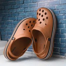 The Roadster Lifestyle Co Men Comfort Lightweight Clogs-picture-12