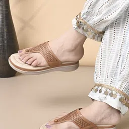 XE Looks Women Open Toe Flats-image-93
