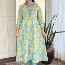 Navlik Bandhani Printed Thread Work Sqaure Neck A-Line Kurta With Trousers & Dupatta image 4