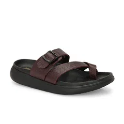Egoss Men Textured Croslite Clogs with Buckle image 3