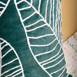 del hogar Green & Off White Floral Velvet Square Cushion Covers-image-99