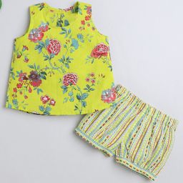 The Magic Wand Cotton Woven Sleeveless Floral Printed Top & Shorts Set - Green-image-87