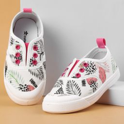 Cute Walk by Babyhug Slip On Style Casual Shoes Leaf Print - White-image-47